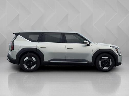 2026 Kia EV9 Light Short Range