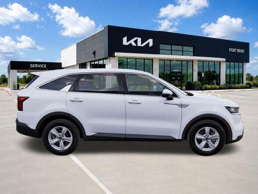Glacial White Pearl 2021 Kia Sorento LX