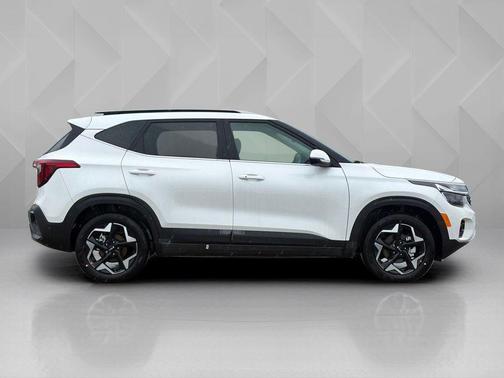 Snow White Pearl 2026 Kia Seltos EX