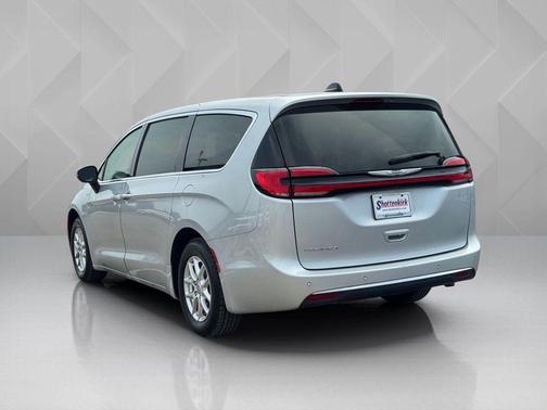 Silver Mist Clearcoat 2023 Chrysler Pacifica Touring L