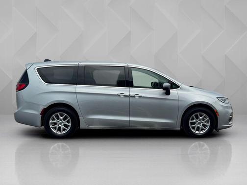 Silver Mist Clearcoat 2023 Chrysler Pacifica Touring L