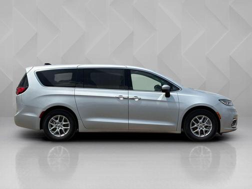 Silver Mist Clearcoat 2023 Chrysler Pacifica Touring L