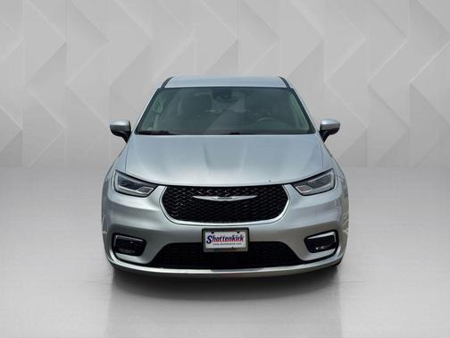 Silver Mist Clearcoat 2023 Chrysler Pacifica Touring L