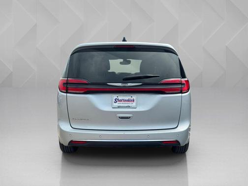Silver Mist Clearcoat 2023 Chrysler Pacifica Touring L