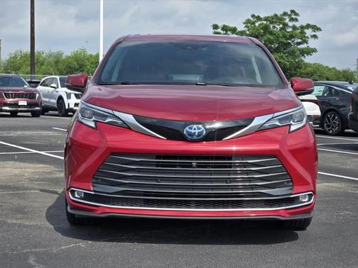 2022 Toyota Sienna Platinum 7 Passenger