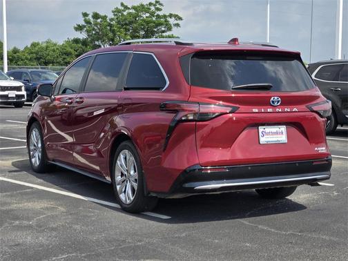 2022 Toyota Sienna Platinum 7 Passenger