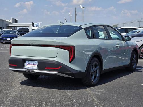 2025 Kia K4 LXS