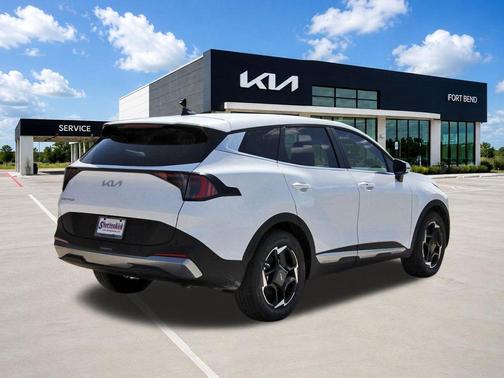 White Pearl 2026 Kia Sportage EX
