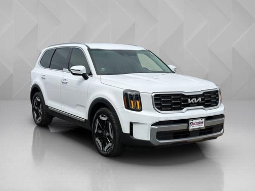 Glacial White Pearl 2024 Kia Telluride S