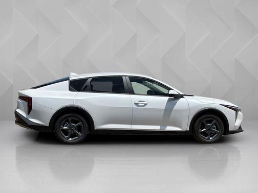 Snow White Pearl 2026 Kia K4 LXS