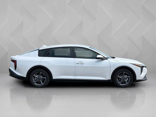 Snow White Pearl 2026 Kia K4 LXS