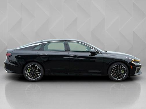 Aurora Black Pearl 2026 Kia K5 GT