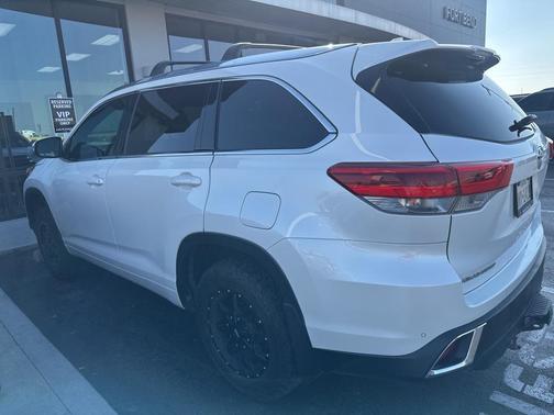 2019 Toyota Highlander Limited Platinum