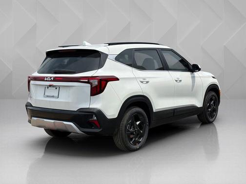 White Pearl 2026 Kia Seltos EX