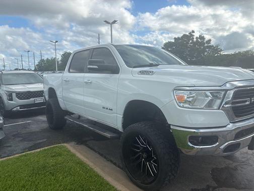 Bright White Clearcoat 2019 RAM 1500 Big Horn