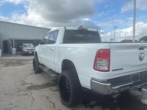 Bright White Clearcoat 2019 RAM 1500 Big Horn