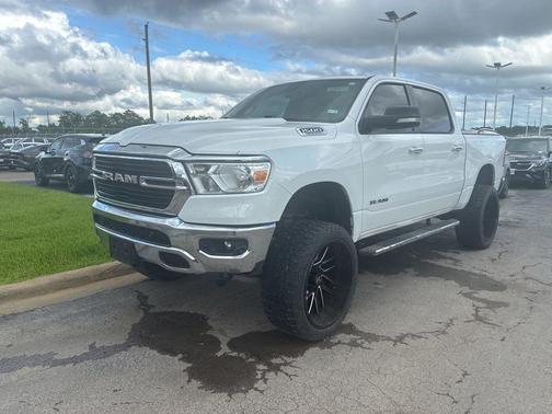 Bright White Clearcoat 2019 RAM 1500 Big Horn