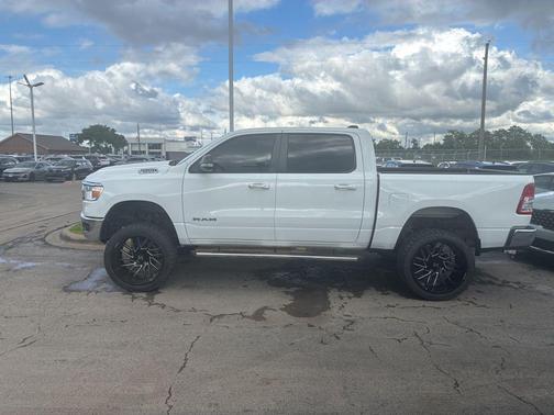 Bright White Clearcoat 2019 RAM 1500 Big Horn