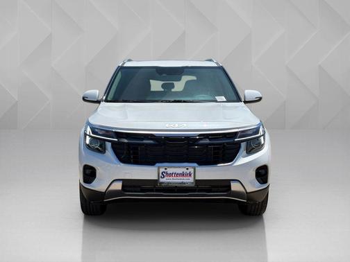 Snow White Pearl 2026 Kia Seltos EX