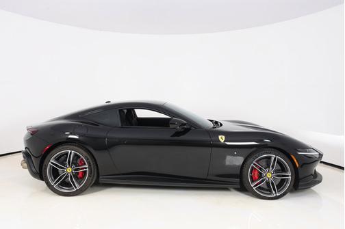 2023 Ferrari Roma .