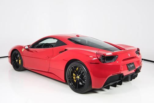 2016 Ferrari 488 GTB .