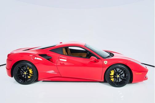 2016 Ferrari 488 GTB .