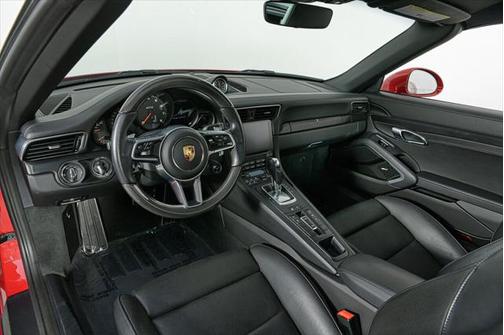 Photo 4 of 44 of 2019 Porsche 911 Targa 4 GTS
