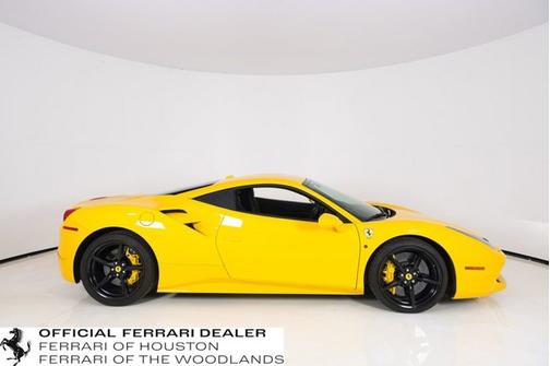 2016 Ferrari 488 GTB .