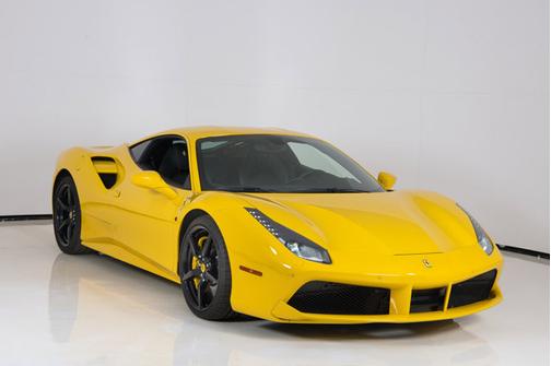 2016 Ferrari 488 GTB .