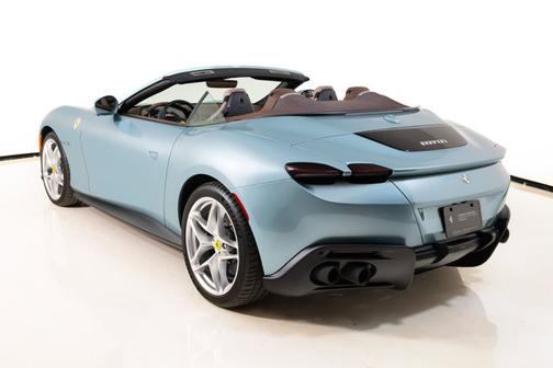 2025 Ferrari Roma Spider .