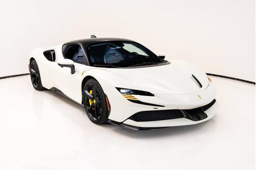 Bianco Avus 2023 Ferrari SF90 Stradale .