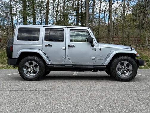 Silver 2018 Jeep Wrangler JK Unlimited Sahara