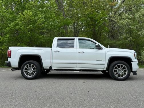 White 2017 GMC Sierra 1500 Denali