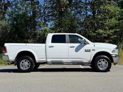 2017 RAM 2500 Laramie Crew Cab 4x4 6'4' Box