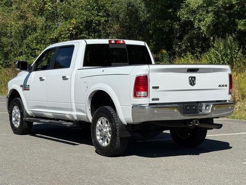 2017 RAM 2500 Laramie Crew Cab 4x4 6'4' Box