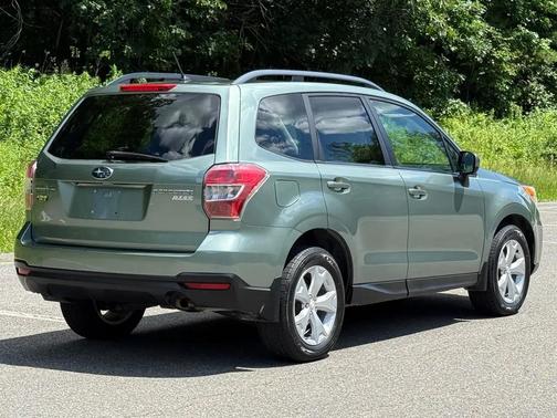Green 2015 Subaru Forester 2.5i Premium