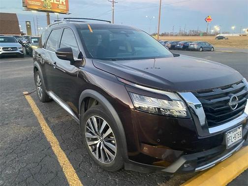 2022 Nissan Pathfinder Platinum 2WD