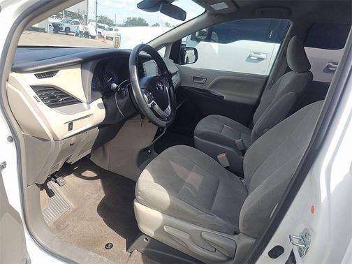 2018 Toyota Sienna SE