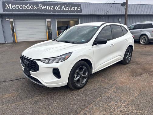 Star White Metallic Tri-Coat 2024 Ford Escape ST-Line