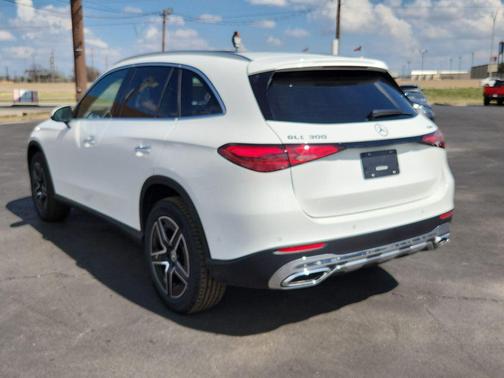 Polar White 2026 Mercedes-Benz GLC 300 4MATIC