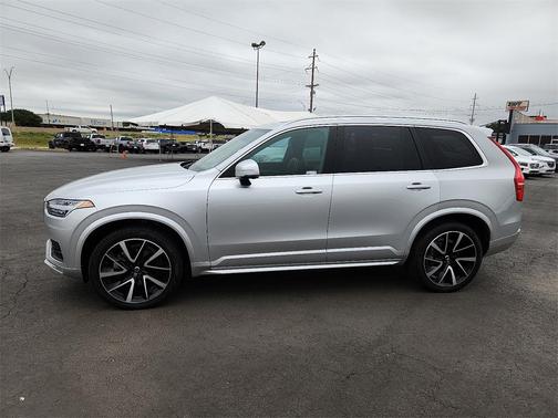 2022 Volvo XC90 T6 Momentum