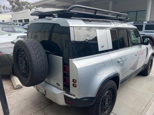 2020 Land Rover Defender 110 SE