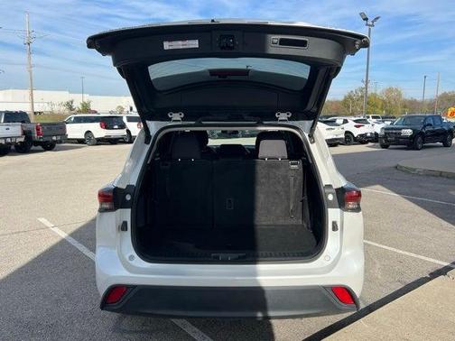 2024 Toyota Highlander LE