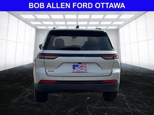 Silver Zynith Clear Coat 2025 Jeep Grand Cherokee Altitude