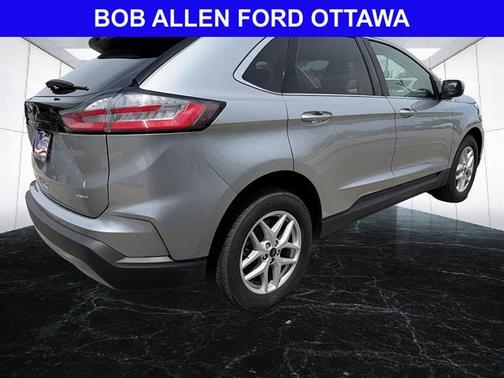 Iconic Silver Metallic 2023 Ford Edge SEL
