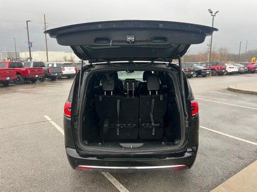 2025 Chrysler Pacifica L