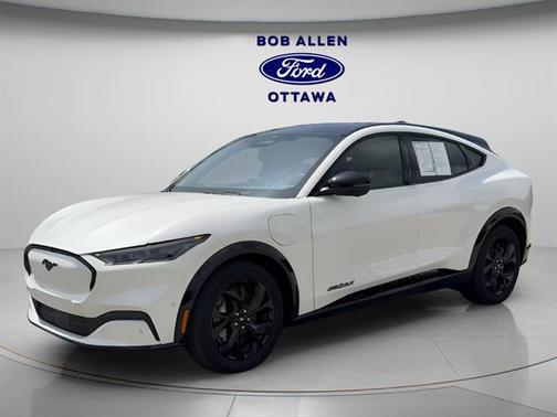 Star White Metallic Tri-Coat 2023 Ford Mustang Mach-E Premium