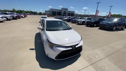 Photo 3 of 20 of 2020 Toyota Corolla LE