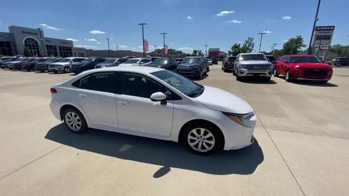 Photo 2 of 20 of 2020 Toyota Corolla LE