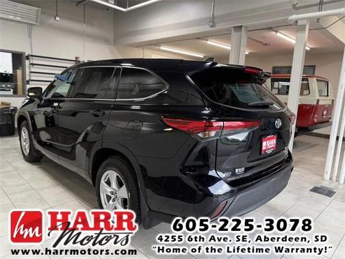 2022 Toyota Highlander LE